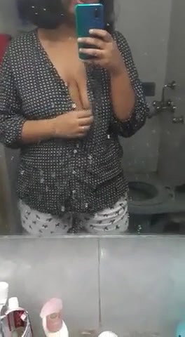 Bengali Girl Mirror Selfie