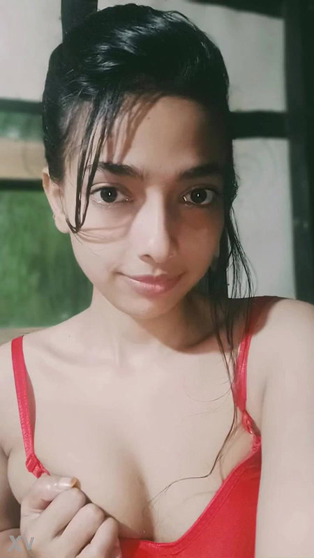 Cute Girl Shows her Boobs and We pussy