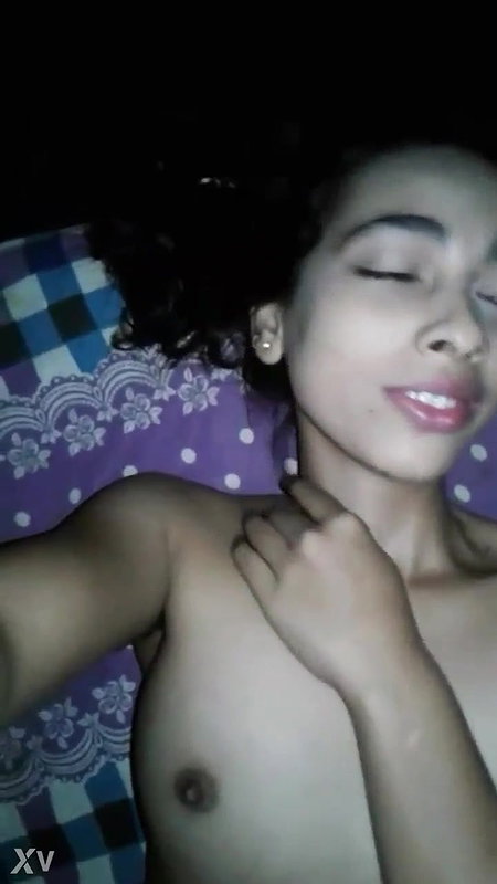 Cute Girl Shows her Boobs and We pussy