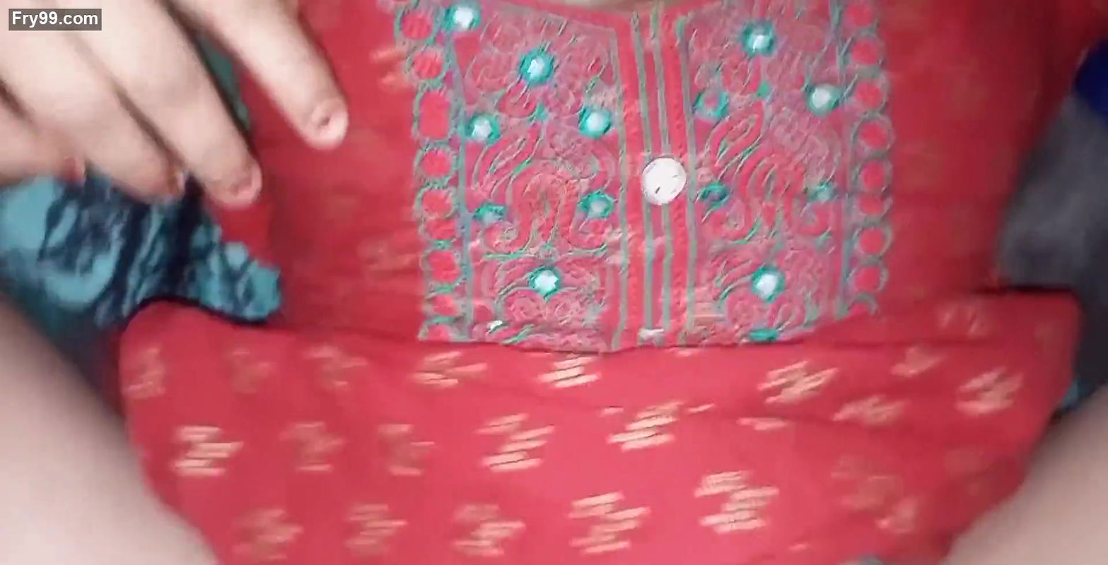 Bhabhi ko choda to khub chillaiyi Indian deshi sex video hardcover video