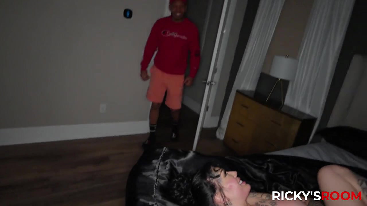 Lacey Jayne – Tattooed MILF Needs Monster Black Cock For Orgasm