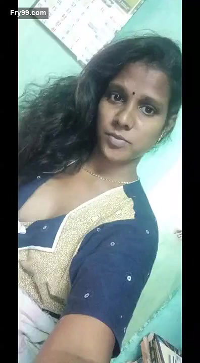 Tamil Girl Showing Her Boobs and Pussy