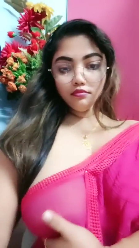 Cute Desi Teen in Hot Dress Showing Side Boobs on Tango Live