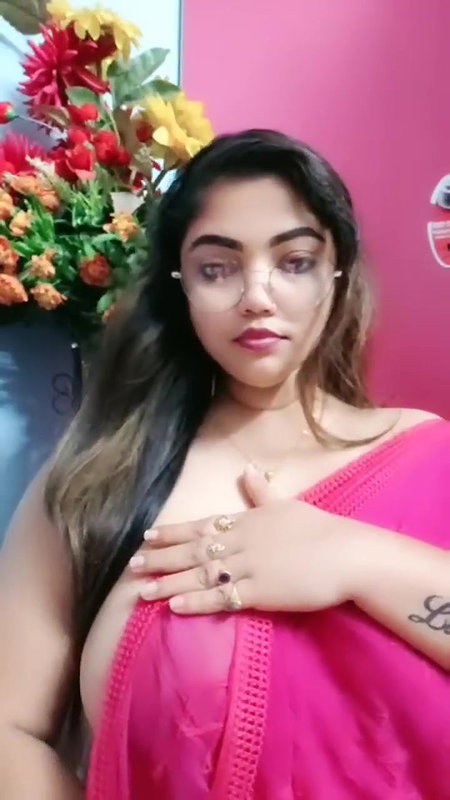 Cute Desi Teen in Hot Dress Showing Side Boobs on Tango Live