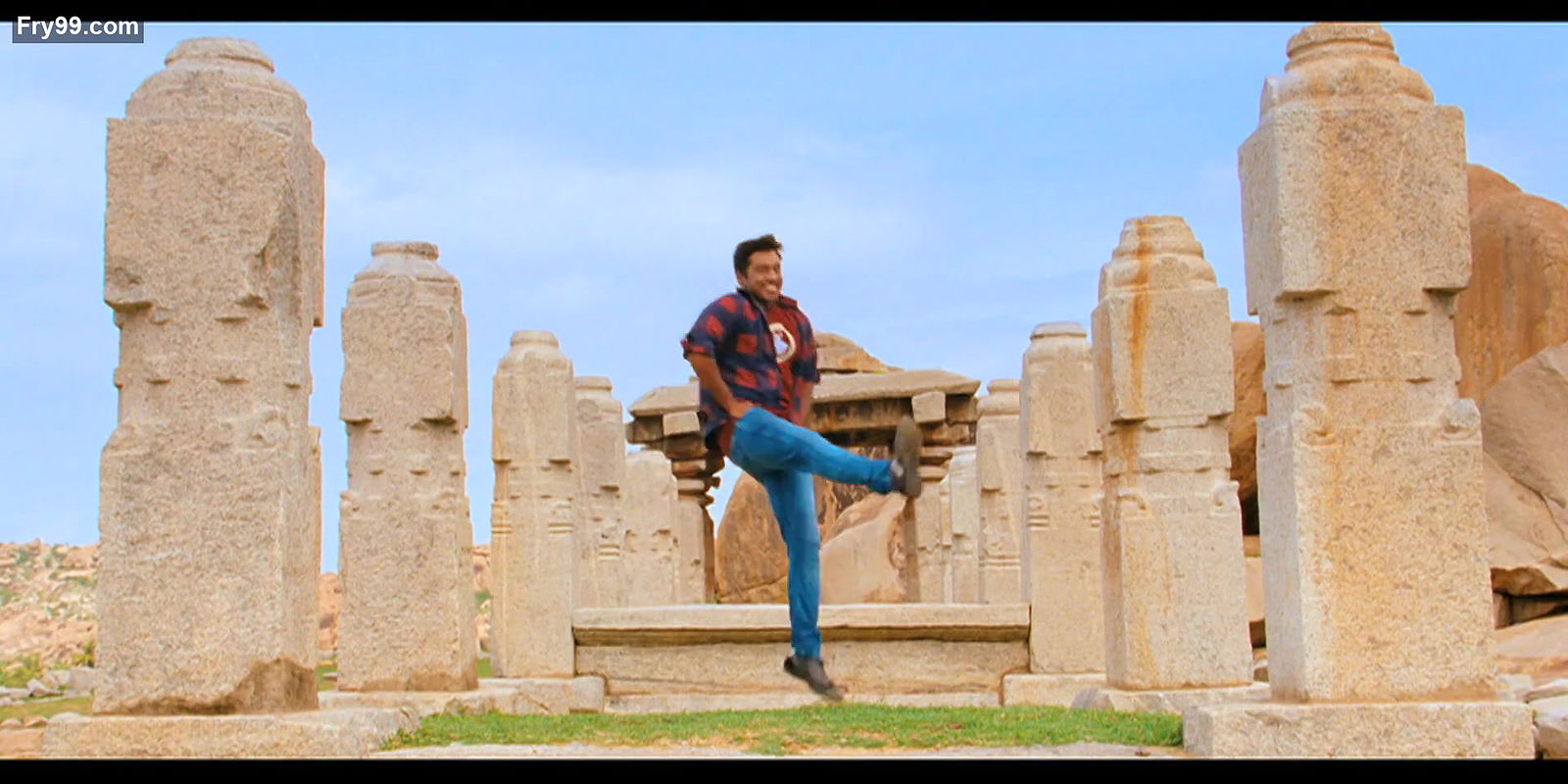 Puthiya Theerangal – Rajagopuram (Namitha Pramod) Amazon