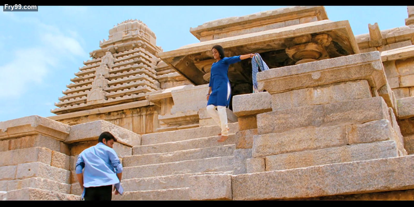 Puthiya Theerangal – Rajagopuram (Namitha Pramod) Amazon