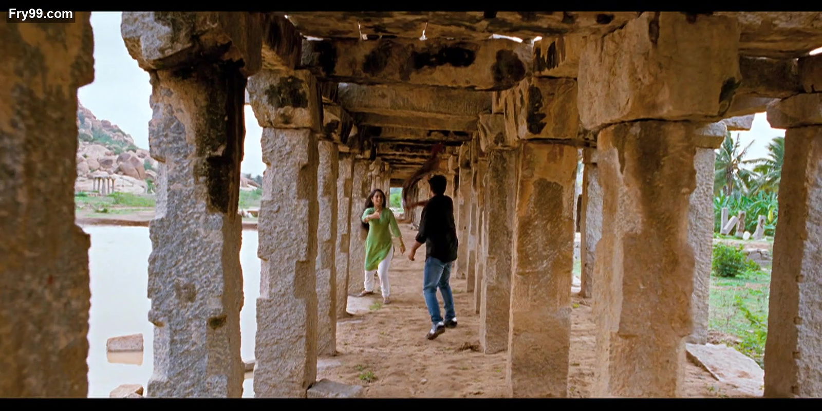 Puthiya Theerangal – Rajagopuram (Namitha Pramod) Amazon