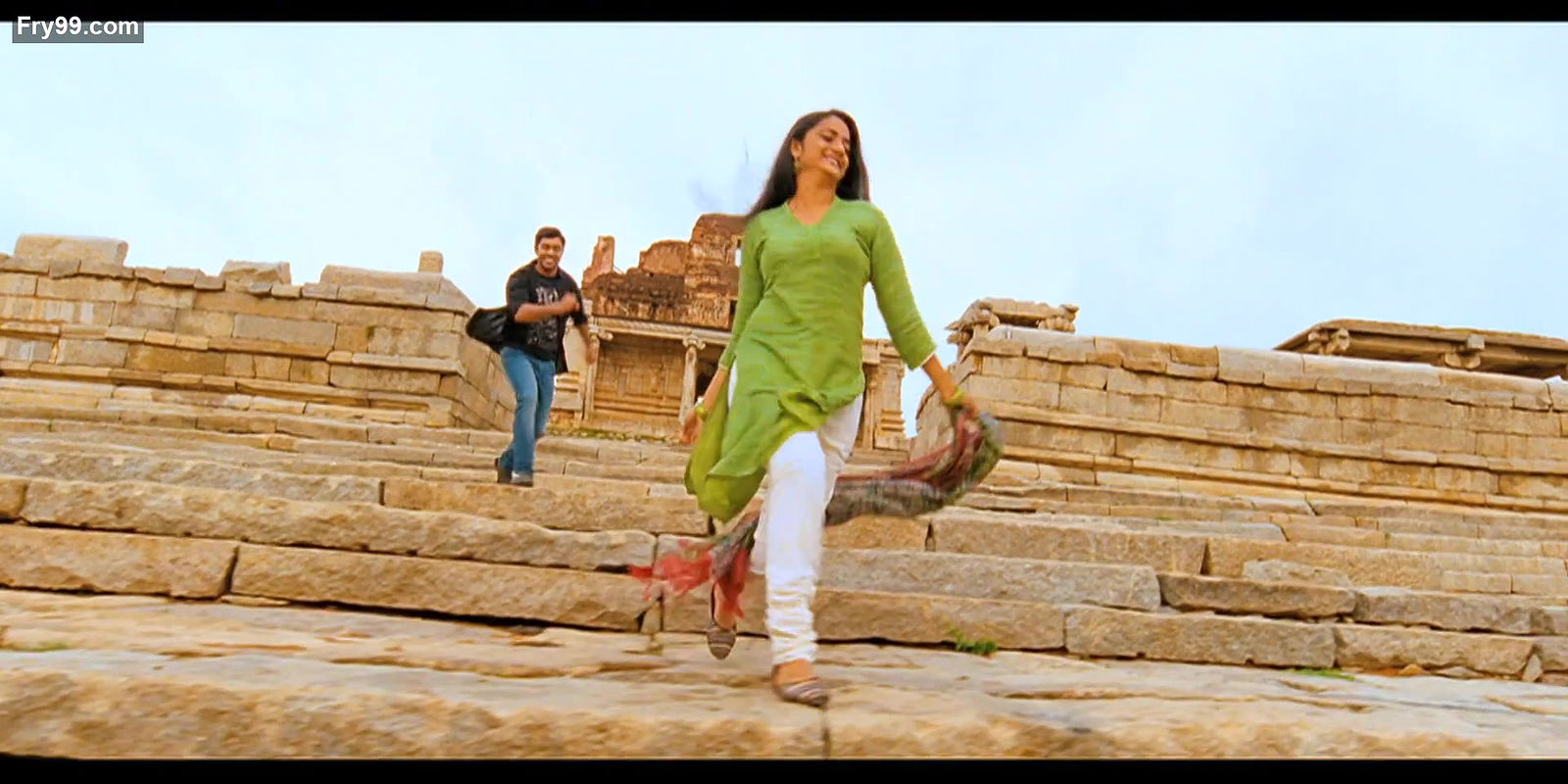 Puthiya Theerangal – Rajagopuram (Namitha Pramod) Amazon