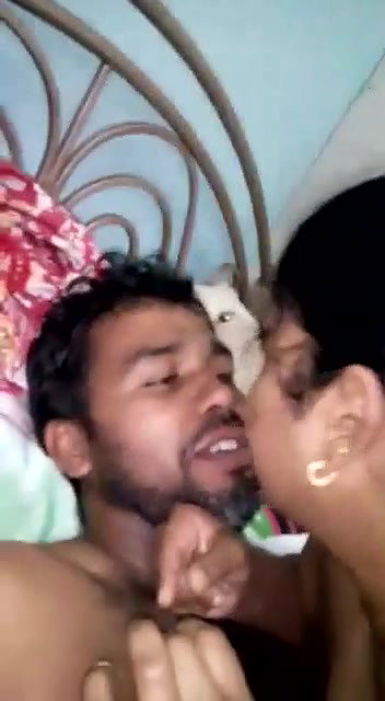 Shy Tamil Wife Boobs and Pussy Capture By Hubby