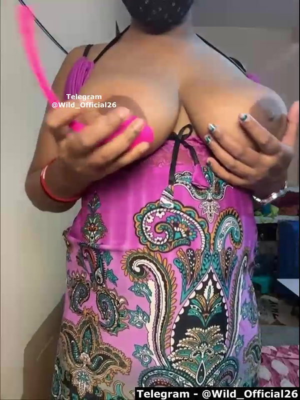 Pumpumrani Private show spreading both holes ass hole pussy hole