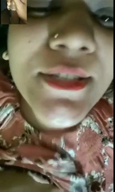 Horny Punjabi Bhabhi Showing Pussy