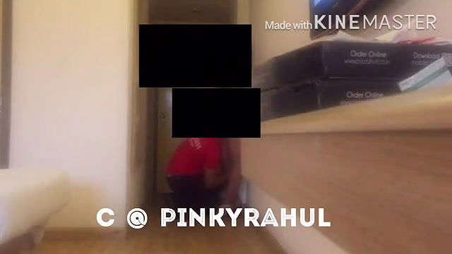 Aunty Showing Nude to Pizza Delivary Guy And Sucks