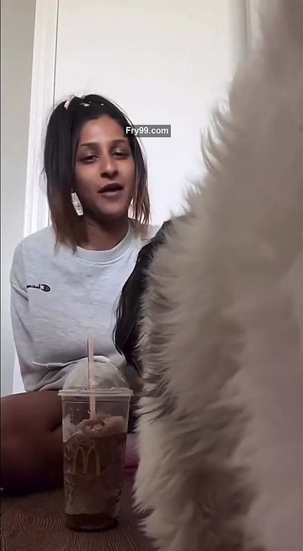 Beautiful babe accidentally Exposed her Boobs