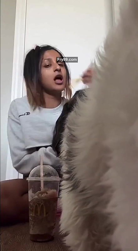 Beautiful babe accidentally Exposed her Boobs