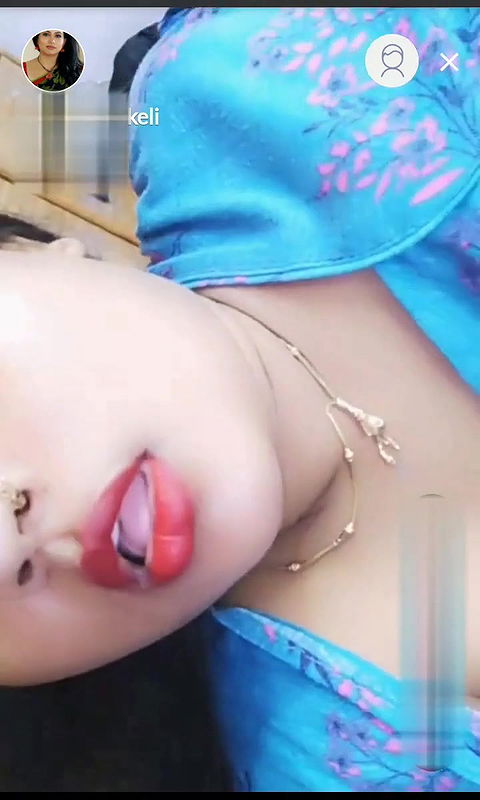 Cam Aunty Ruchika Big Boobs Shown to Followers