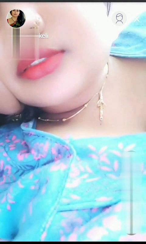 Cam Aunty Ruchika Big Boobs Shown to Followers