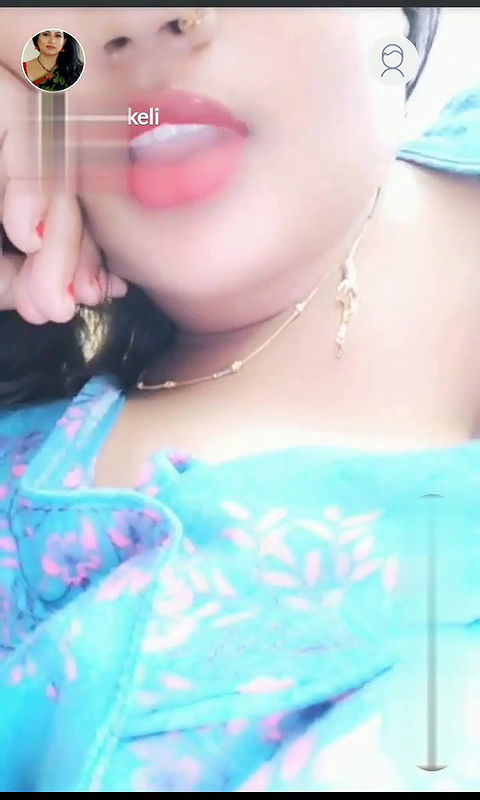 Cam Aunty Ruchika Big Boobs Shown to Followers
