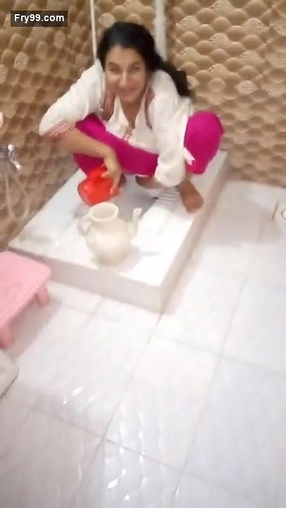 Desi sexy aunty pee after fucking