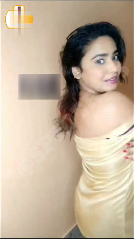 Desi Girl Acidently Showing Niples on Cam Ops