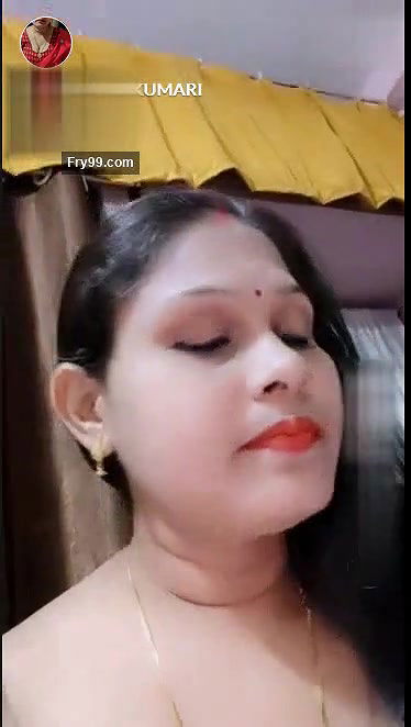 Desi Kushboo Aunty Showing Pussy Accidently on Cam