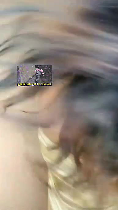 Hot babe accidentally boobs showing