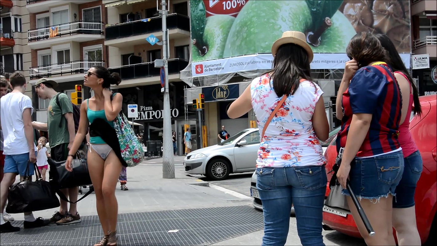 Lady oops moment in public – Skirt blown by wind and white panty exposed