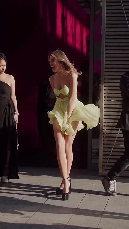 Sexy Actress Upskirt Oops Moment