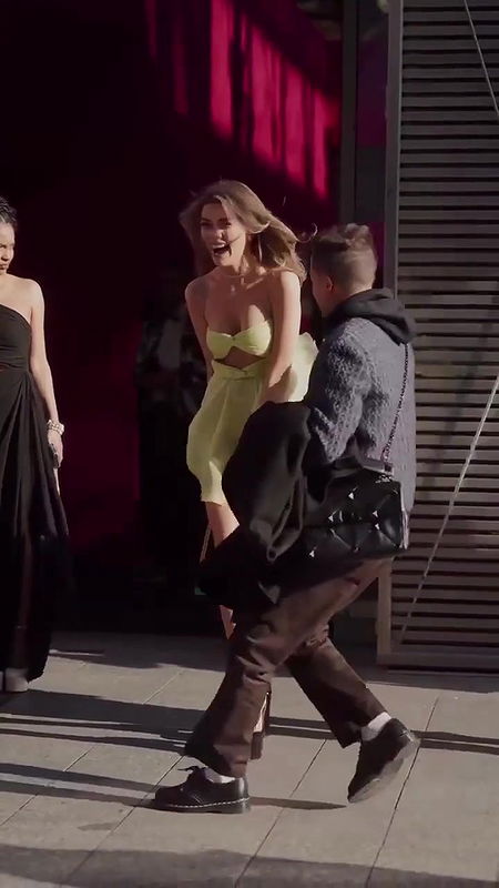 Sexy Actress Upskirt Oops Moment