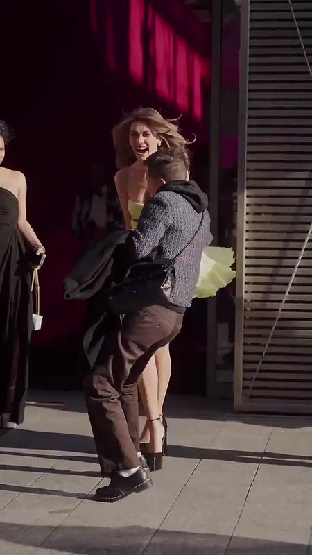 Sexy Actress Upskirt Oops Moment