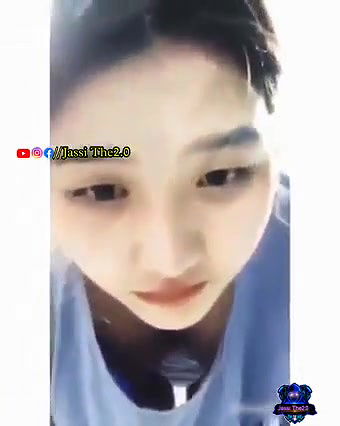 Very beautiful girl accidentally exposed her boobs