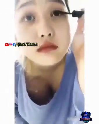 Very beautiful girl accidentally exposed her boobs