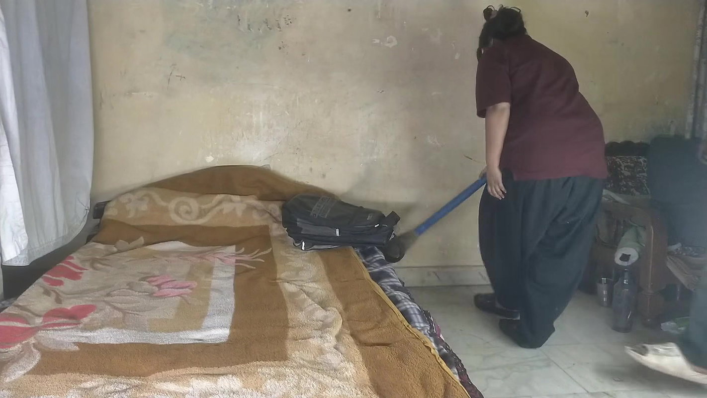 Real Indian Homemade Threesome – Curvy Housewife Sucks & Fucks Two Men