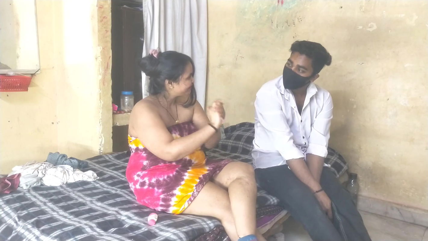 Desi Chubby Girls in Colorful Saree Wrap – Busty Amateur Bedroom Fun