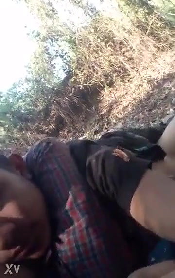 Desi couyple fucking outdoor