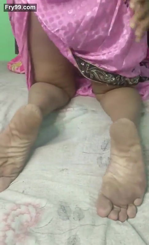 Beautiful bhabi Sruti in sharee , Showing pussy and fingering pussy