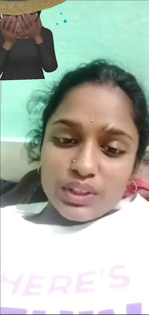 Sexy Desi Girl Shows her Boobs and Pussy On VC