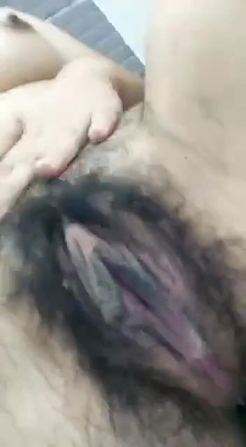 Extremely Beautiful Lankan Girl Showing her Pink Hairy Pussy