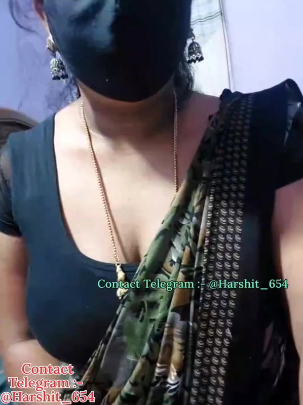 Lissaa99 private show spreading pussy hole