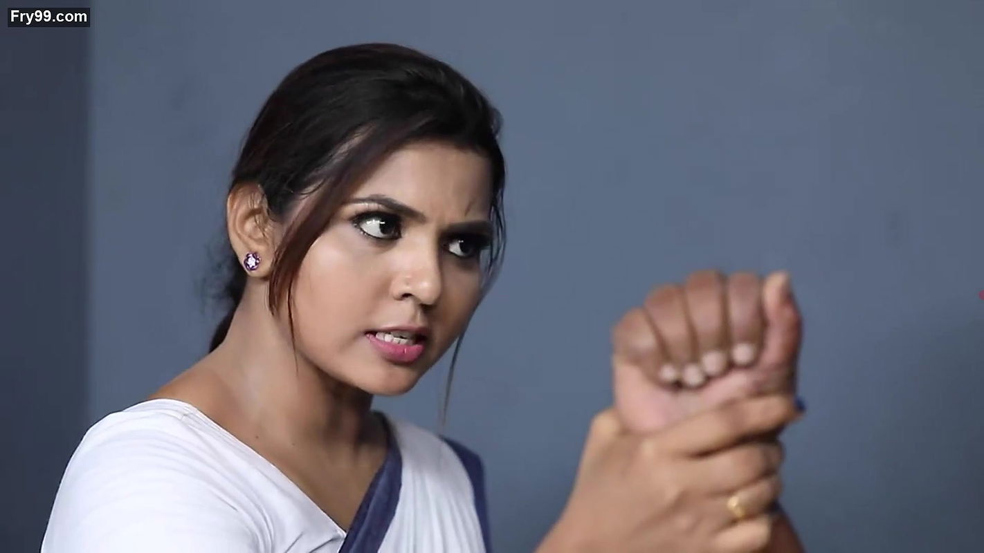 Vj Mounika Sexy Open Deep Navel Show