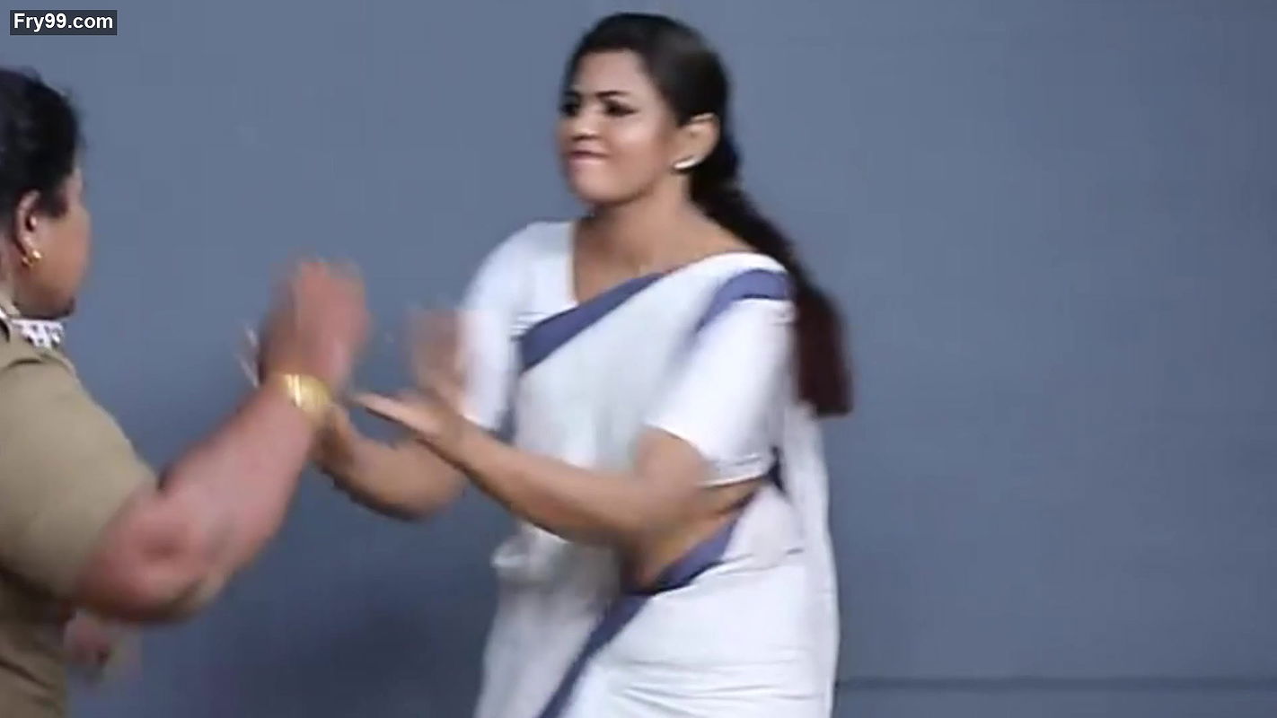 Vj Mounika Sexy Open Deep Navel Show