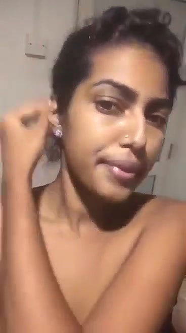 Sexy Indian Girl Showing