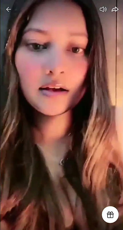 Sukoon Bouncing Big Boobs and Showing Sexy Armpits & Thigh on Tango Live