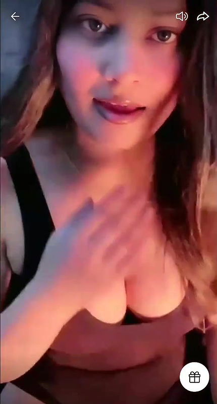 Sukoon Bouncing Big Boobs and Showing Sexy Armpits & Thigh on Tango Live