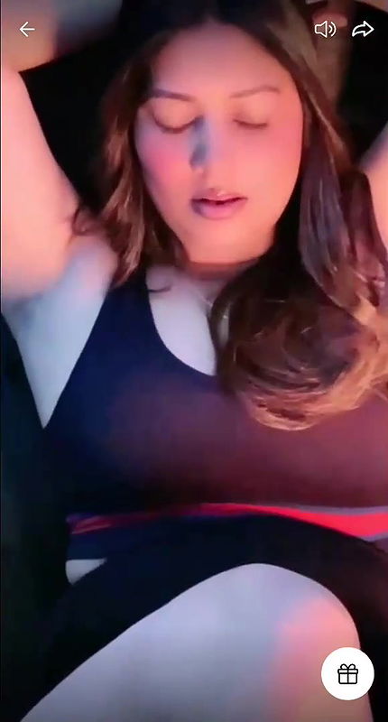 Sukoon Bouncing Big Boobs and Showing Sexy Armpits & Thigh on Tango Live