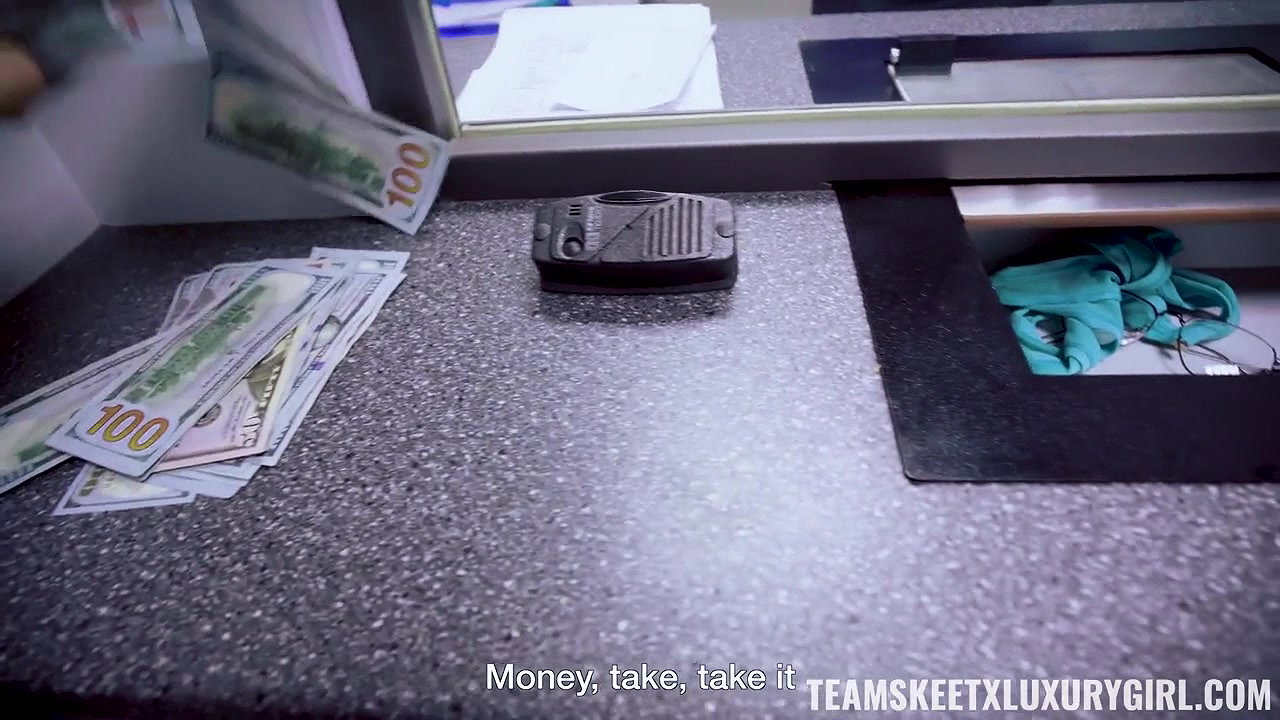 Luxury Girl – Special Service In The Bank