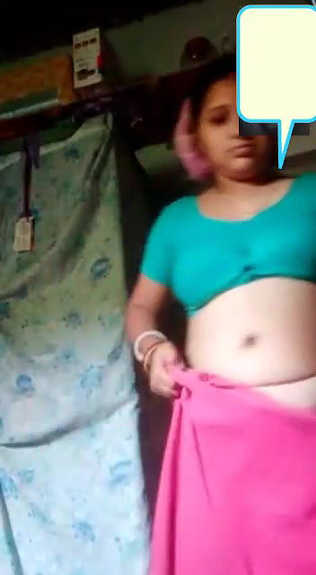 Boudi Showing Her Pussy