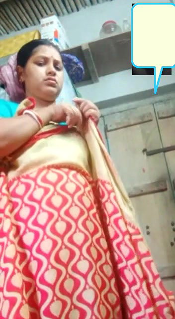 Boudi Showing Her Pussy