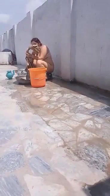 Pakistani bhabhi recorded nude outdoor