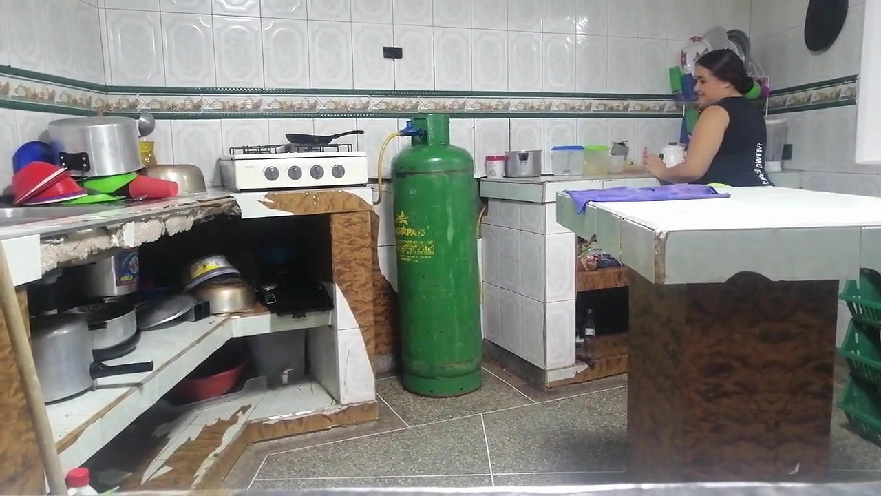 Cleaning aunty and her bold action
