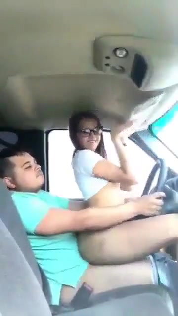 Girl Fucked in car (1)